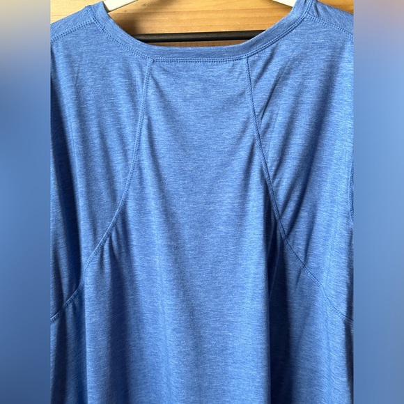 NWOT! Avenue Blue V-Neck T-Shirt / 26/28 - Picture 7 of 10